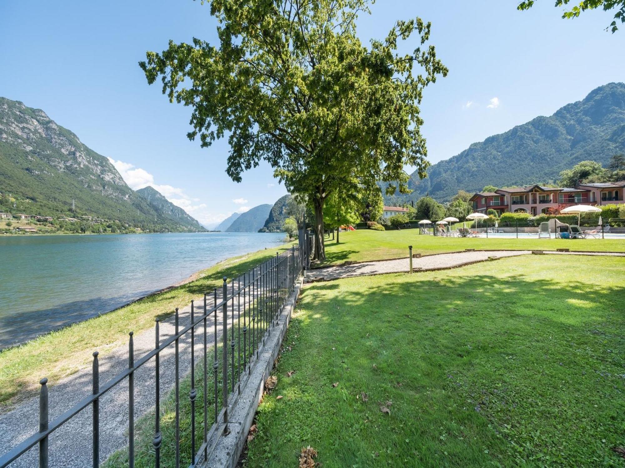 Spacious Apartment In Idro With Shared Pool Crone Bagian luar foto