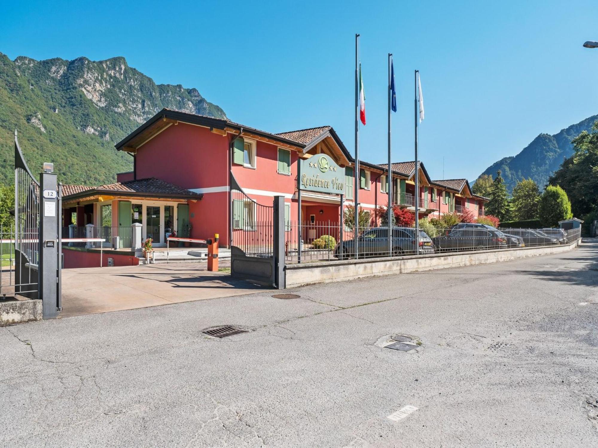 Spacious Apartment In Idro With Shared Pool Crone Bagian luar foto