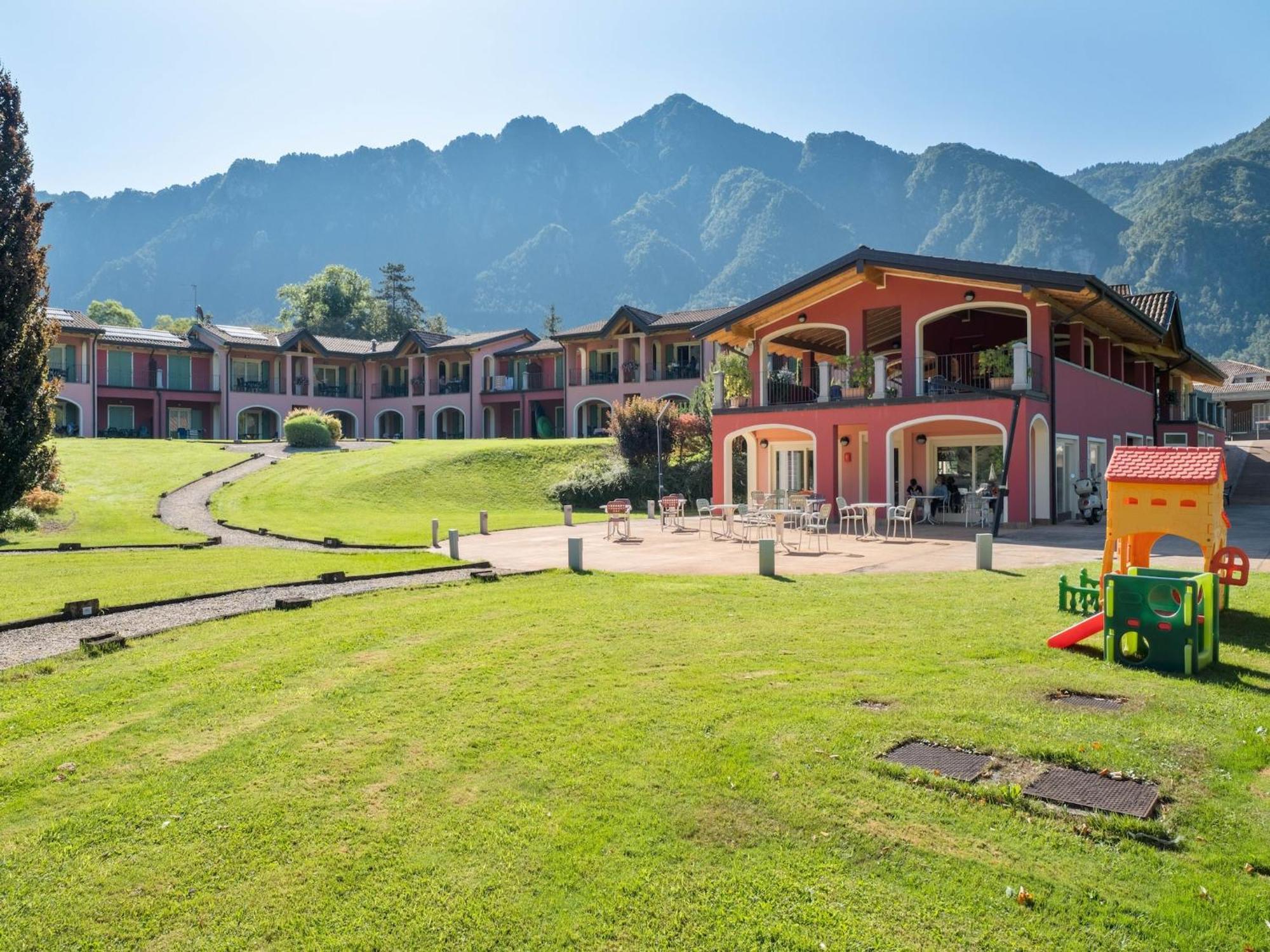 Spacious Apartment In Idro With Shared Pool Crone Bagian luar foto