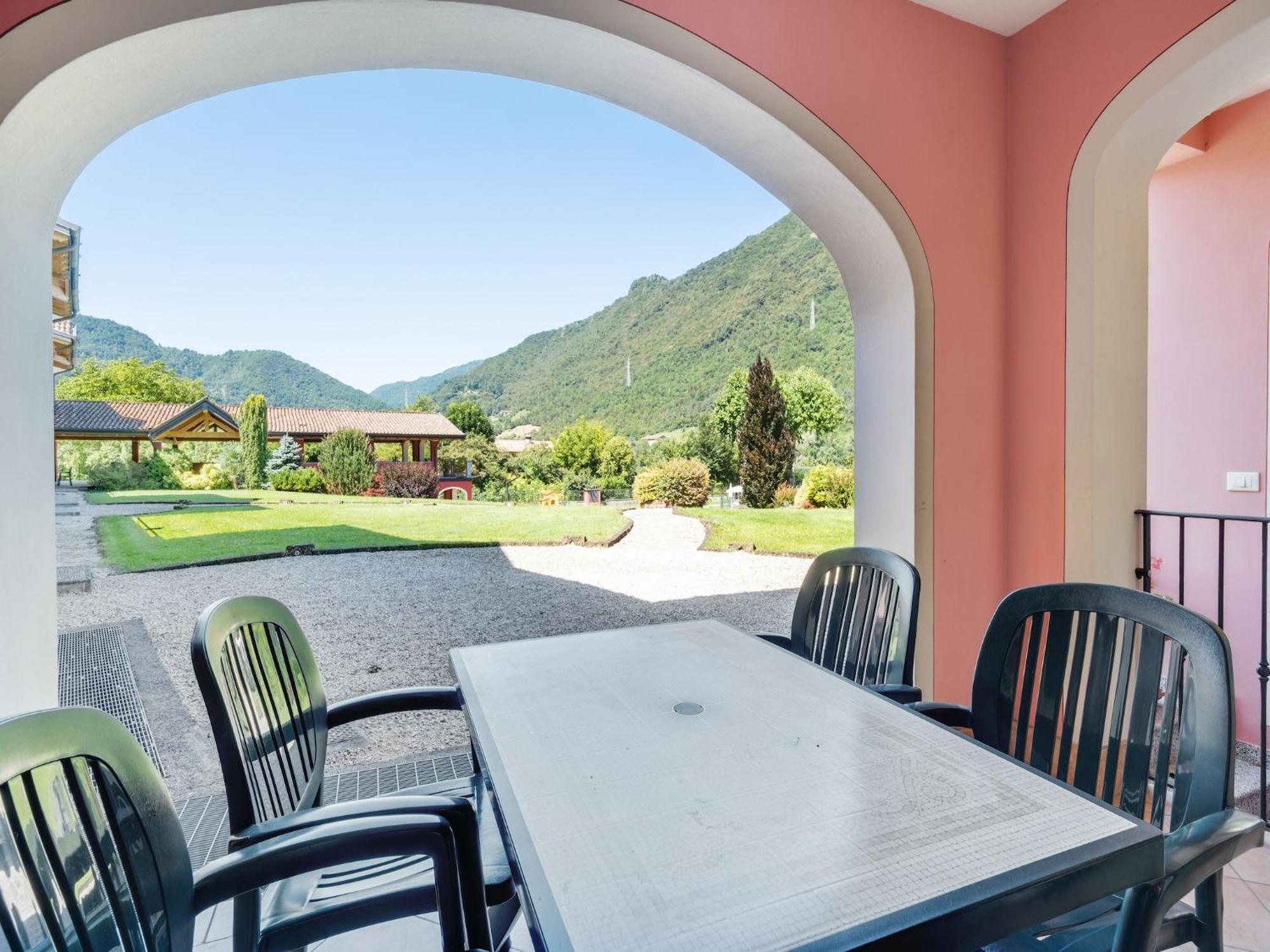 Spacious Apartment In Idro With Shared Pool Crone Bagian luar foto