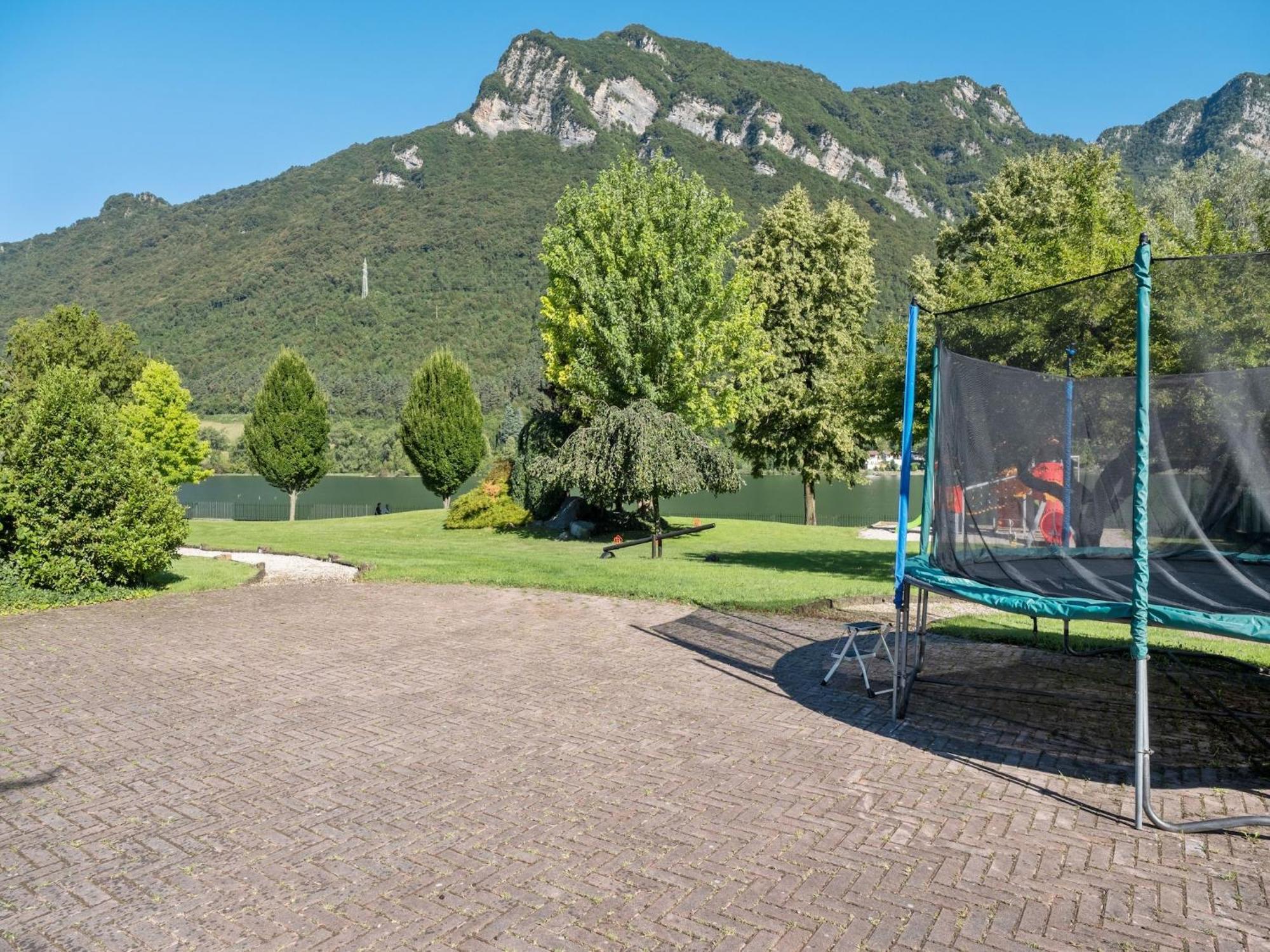 Spacious Apartment In Idro With Shared Pool Crone Bagian luar foto