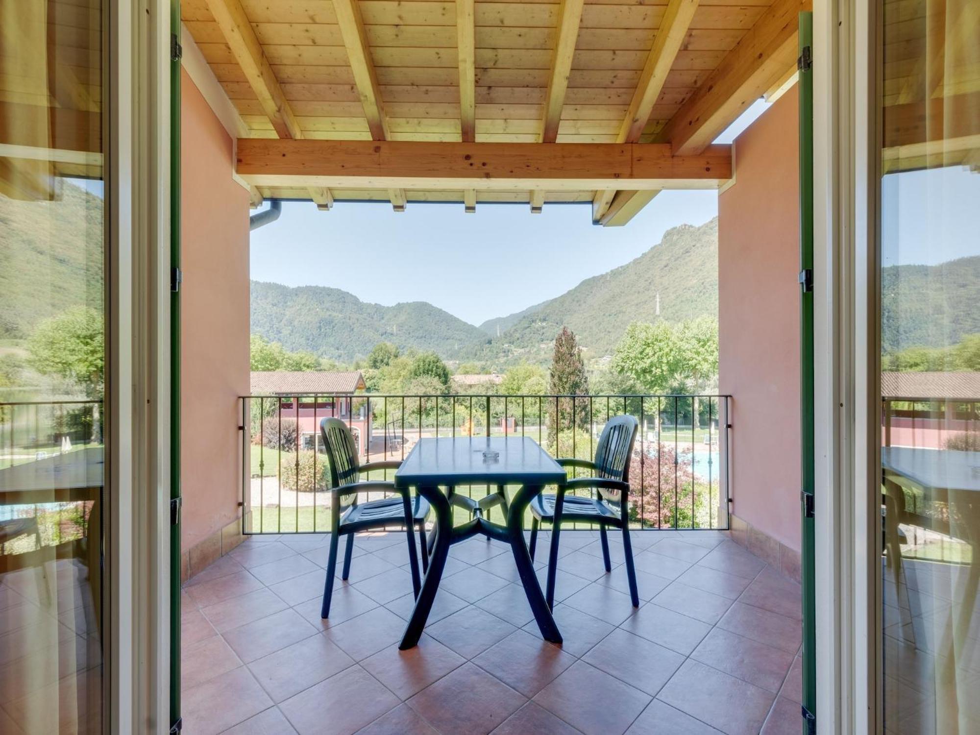 Spacious Apartment In Idro With Shared Pool Crone Bagian luar foto