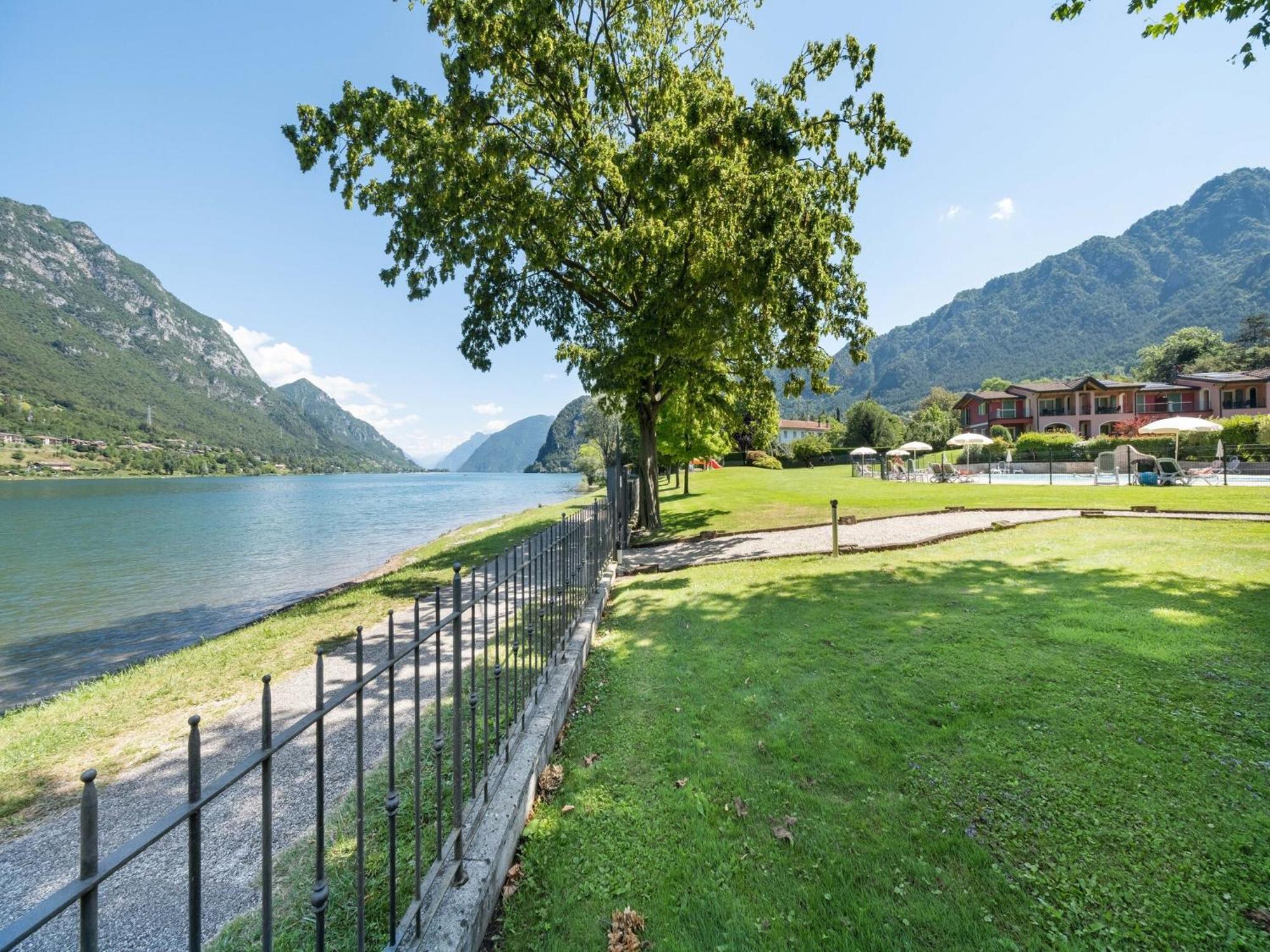 Spacious Apartment In Idro With Shared Pool Crone Bagian luar foto