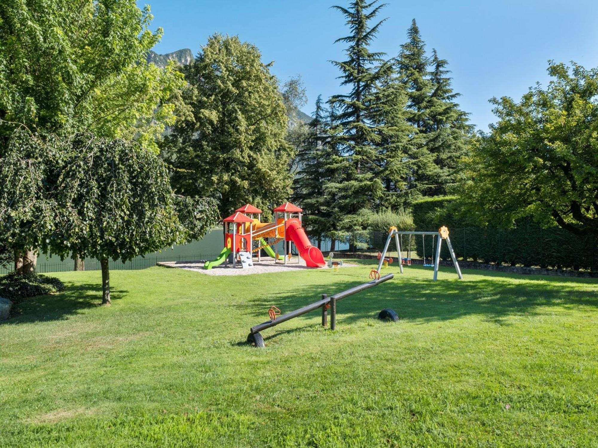Spacious Apartment In Idro With Shared Pool Crone Bagian luar foto