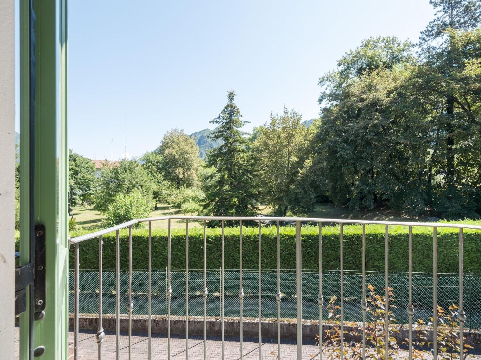 Spacious Apartment In Idro With Shared Pool Crone Bagian luar foto