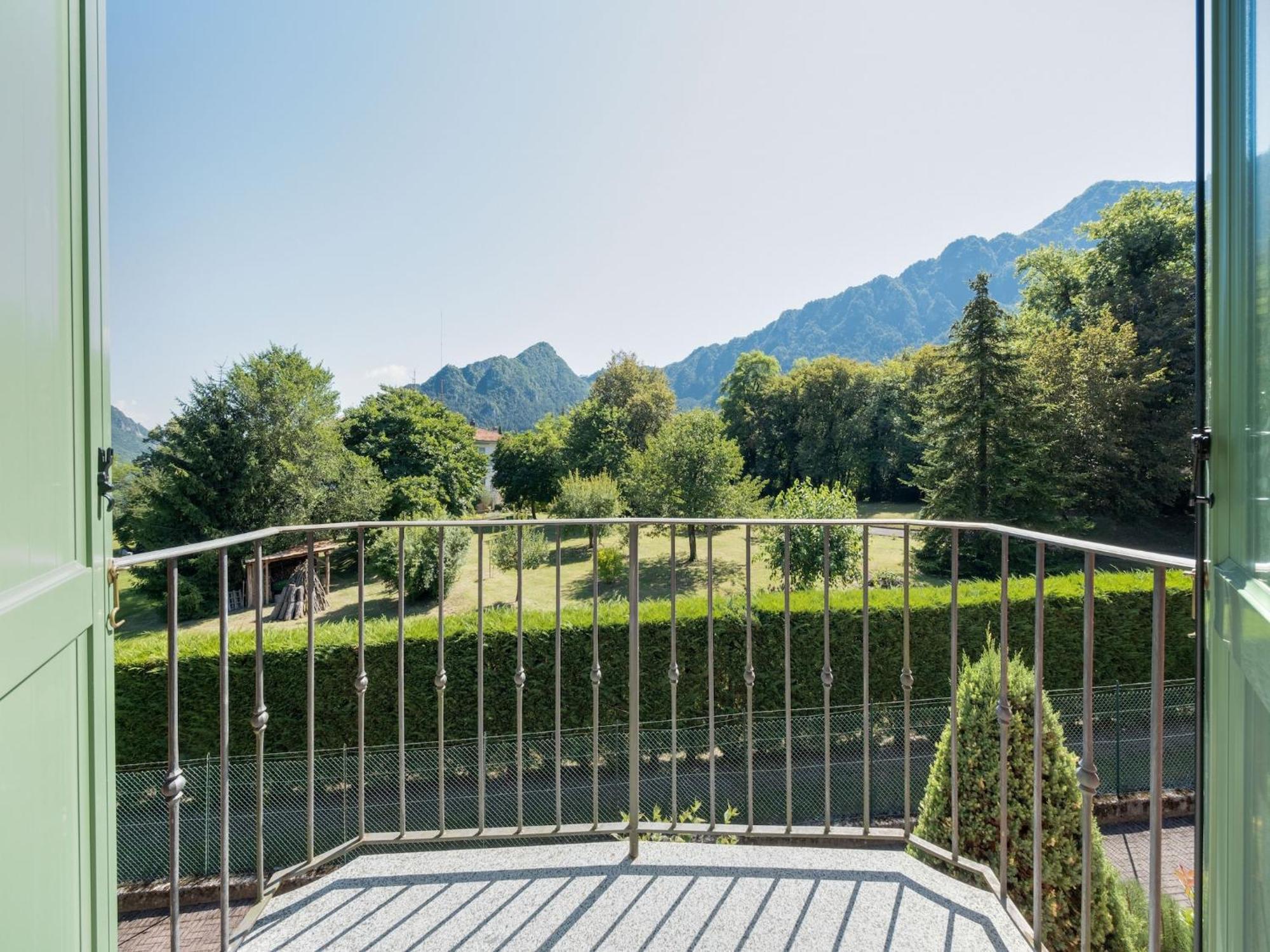 Spacious Apartment In Idro With Shared Pool Crone Bagian luar foto